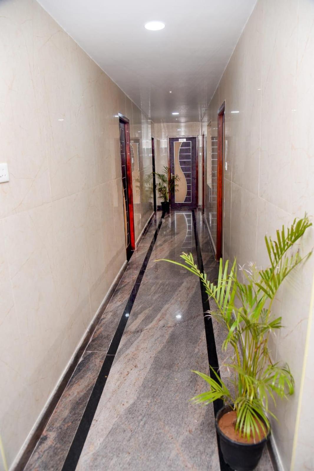 ホテル Sri Vishnu Residency Sriperumbudur エクステリア 写真